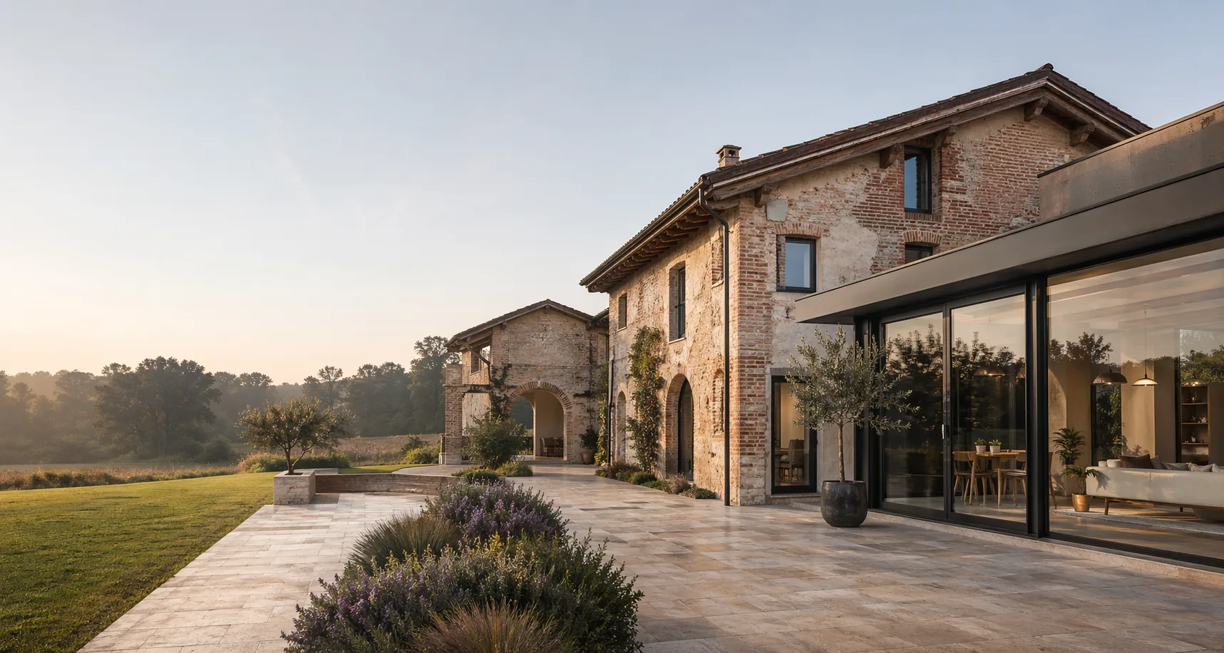 Recupero di cascinale con inserimento contemporaneo e finiture di pregio